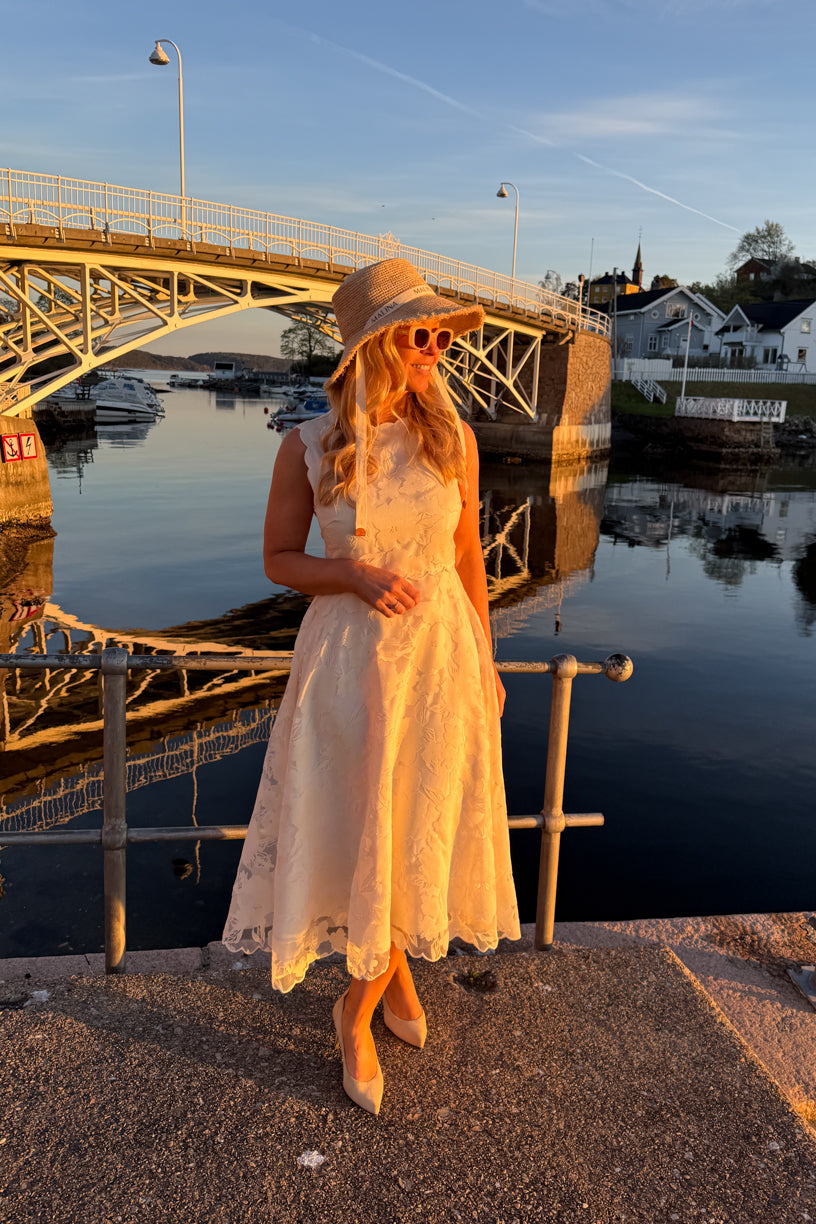 Elin Round Neck Lace Midi Dress Vanilla