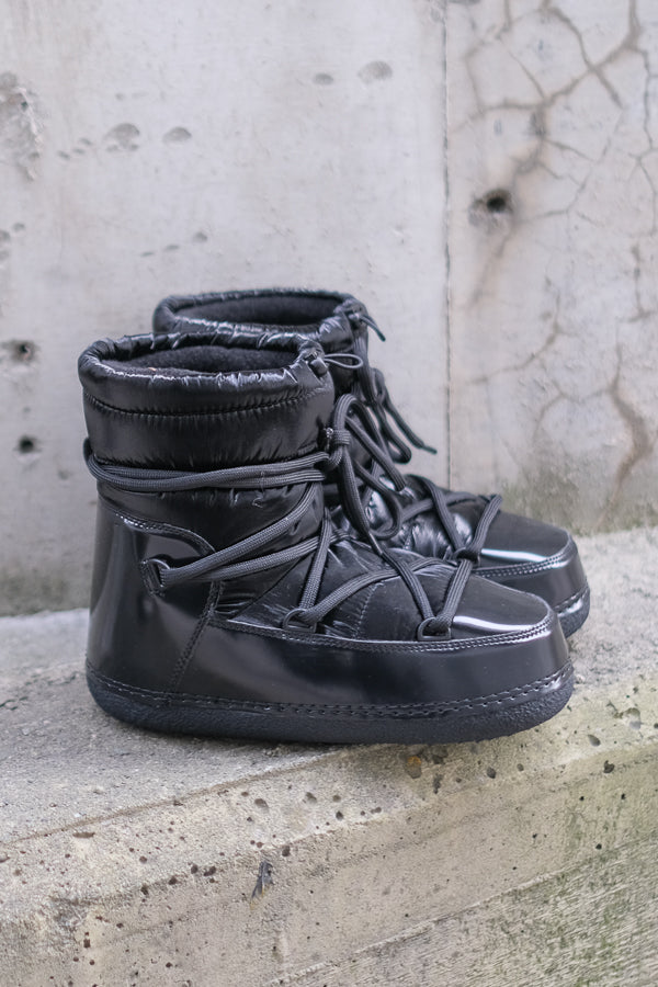 Mountain Boot Metallic Black