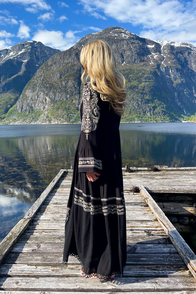 Isabel Embrodery Maxi Dress Black