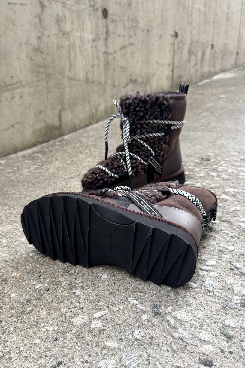 Blurred Teddy Boots Chocolate