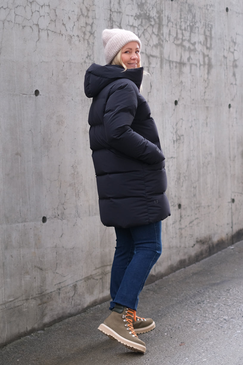 Thundra Down Parka Black