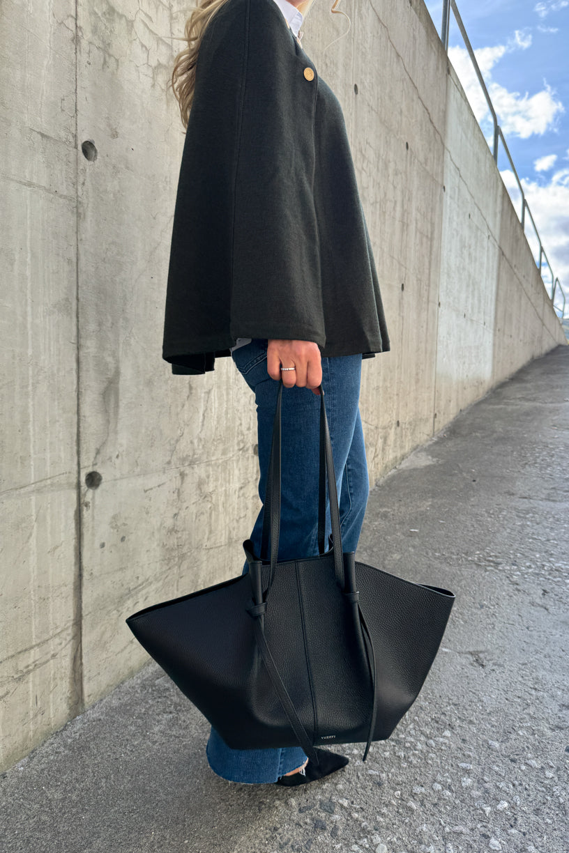 Large Mochi Pebble Grain Leather Black