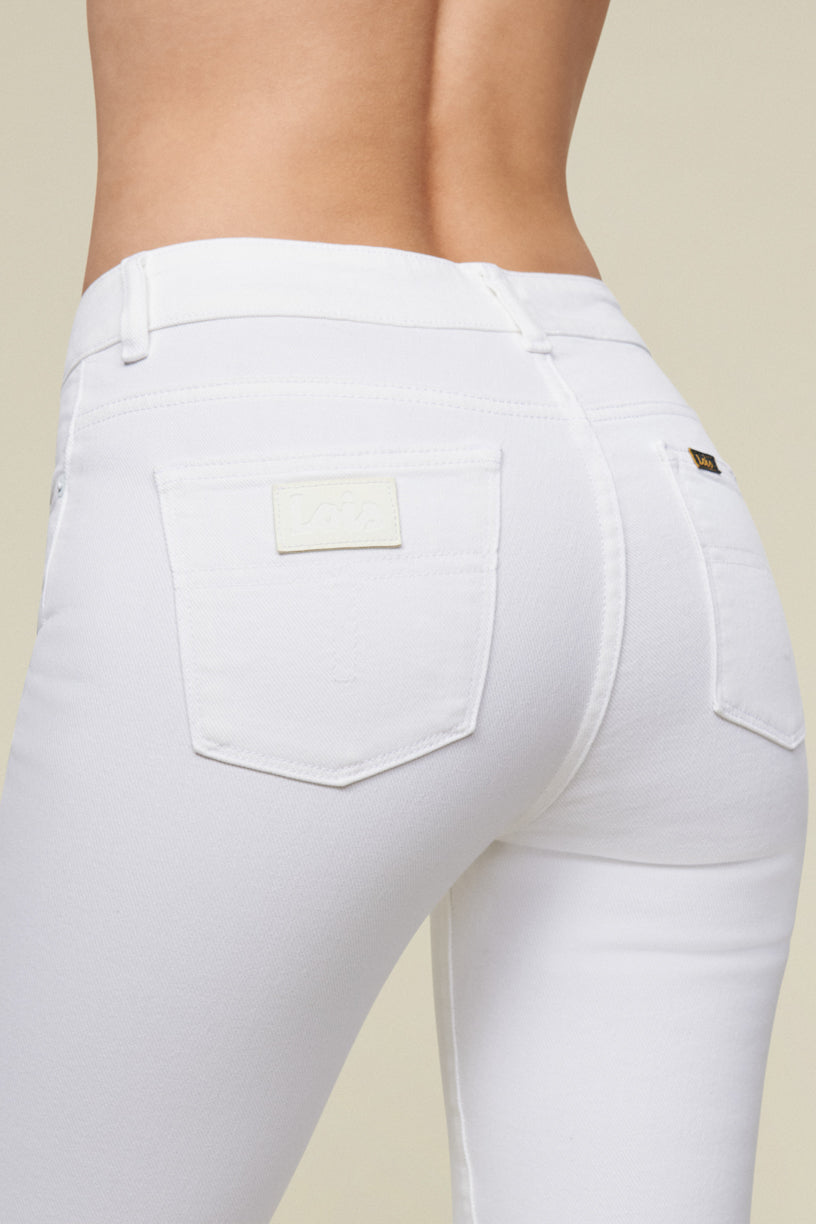 Raval Megalia Blanco White
