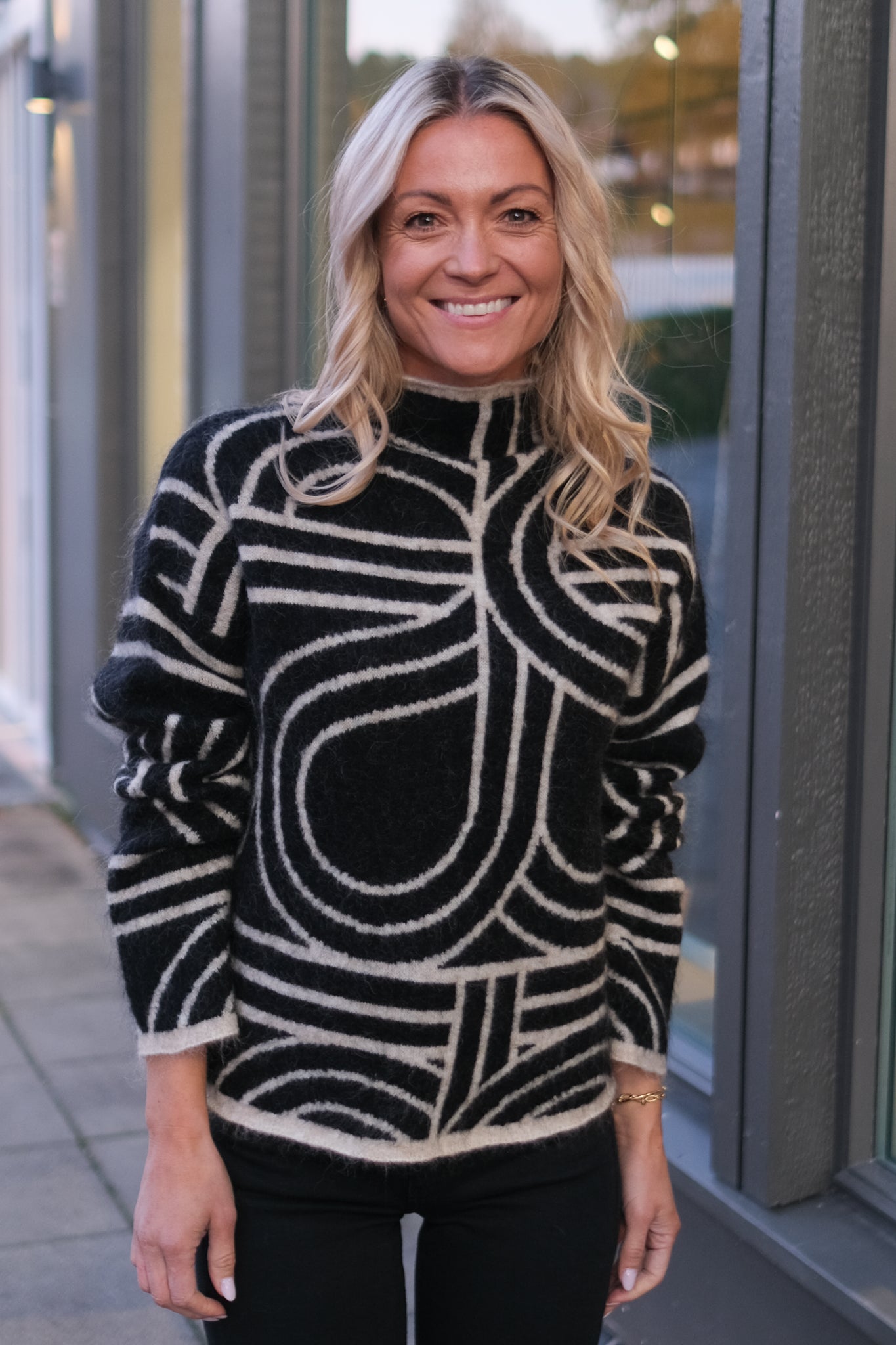 Signa Knit T-Neck Black