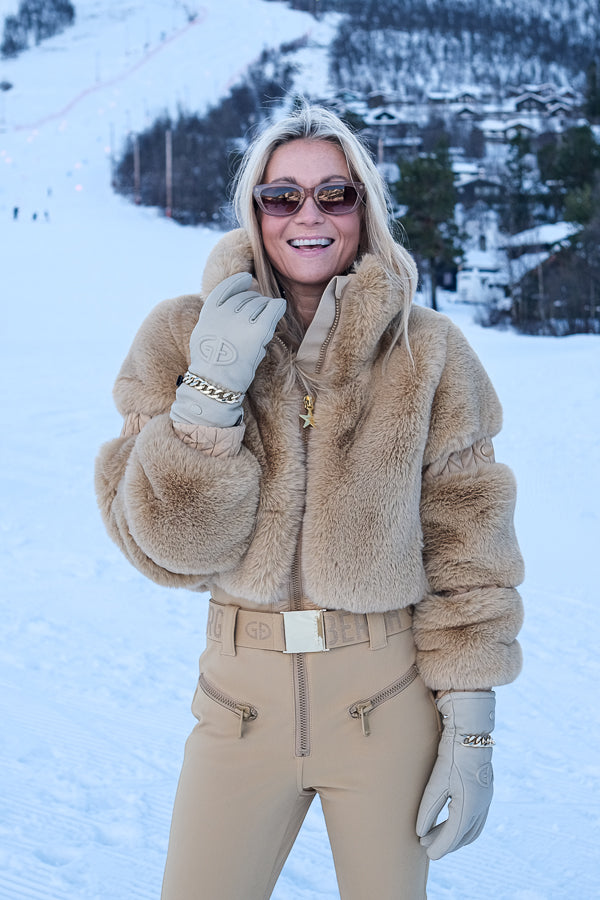 Kylie Golves Champagne