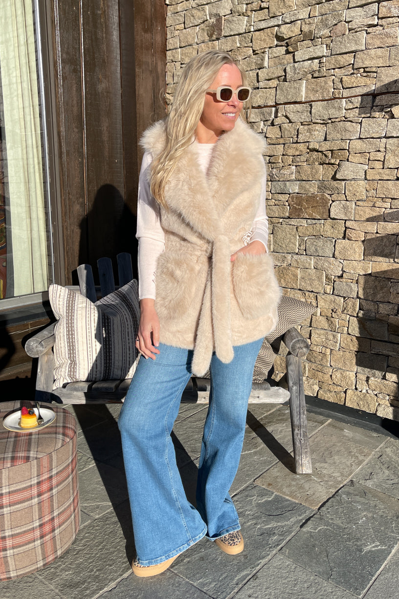 Astrid Fuskepels Vest Lys Beige