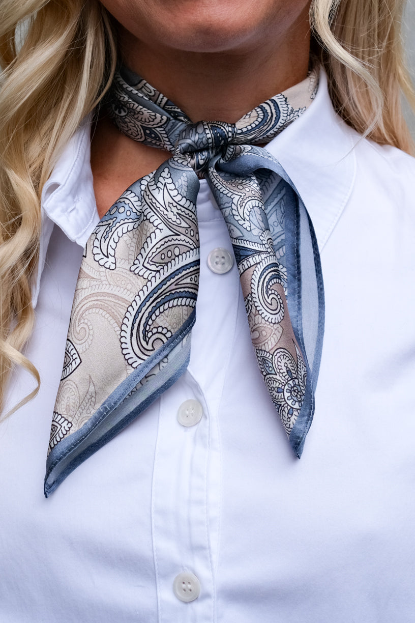 Italiensk Silke Skjerf Square Blåtoner Beige