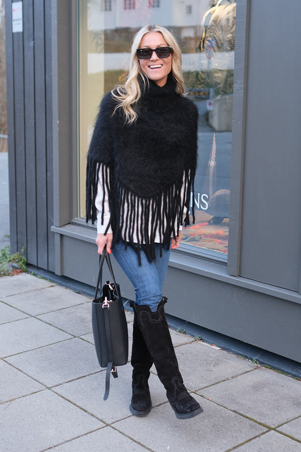 Nikola Chunky Poncho Black