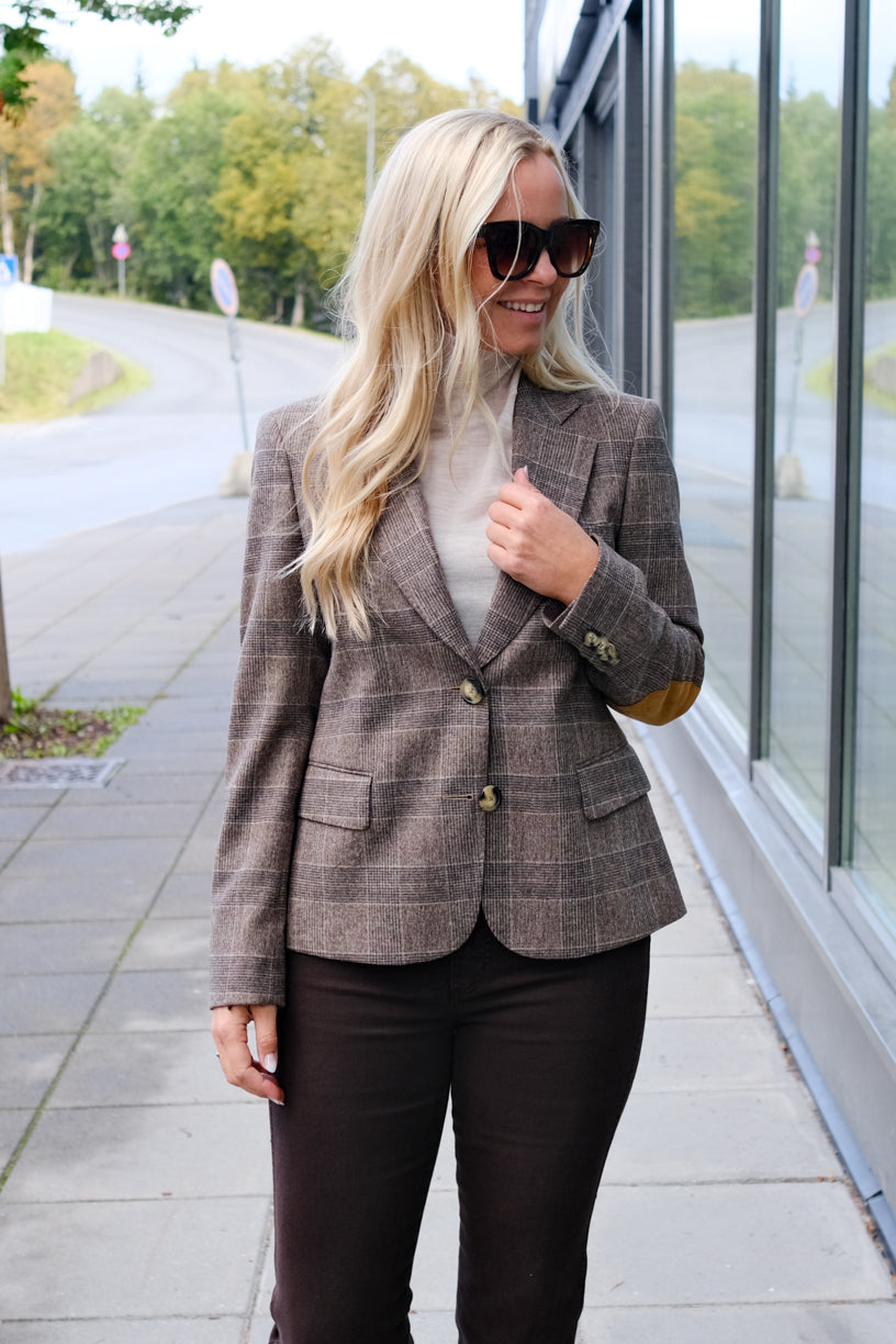 Remi Blazer Brown