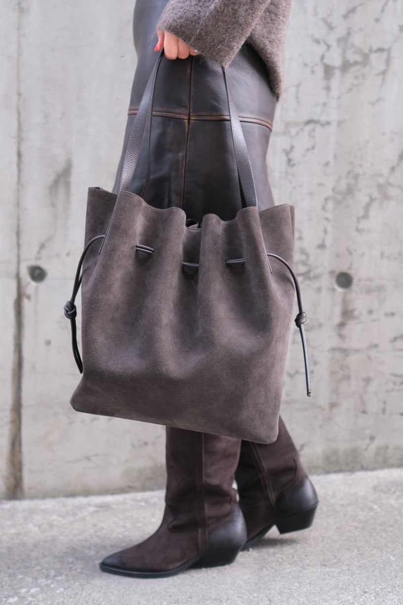 Scallop Tote Suede Ganache