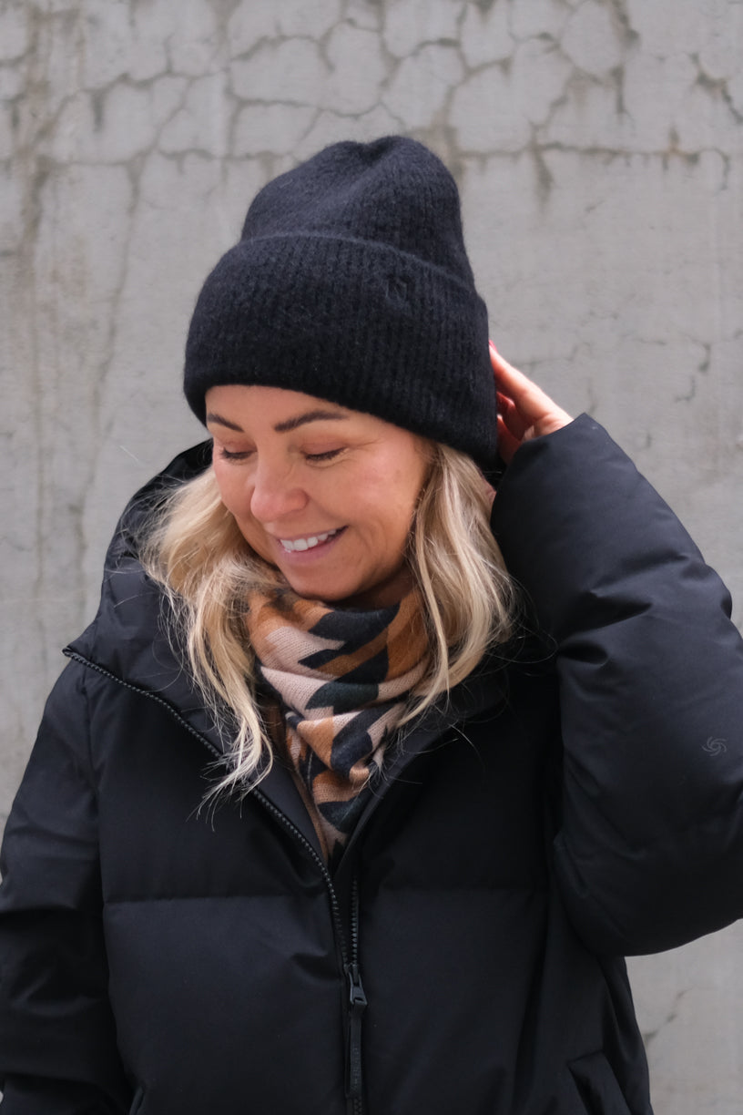 Leia Beanie Black