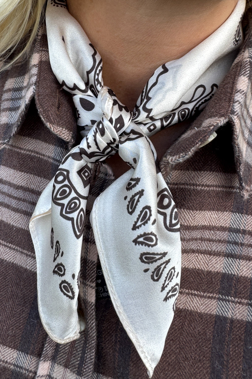 Silke Skjerf Square Offwhite Paisley