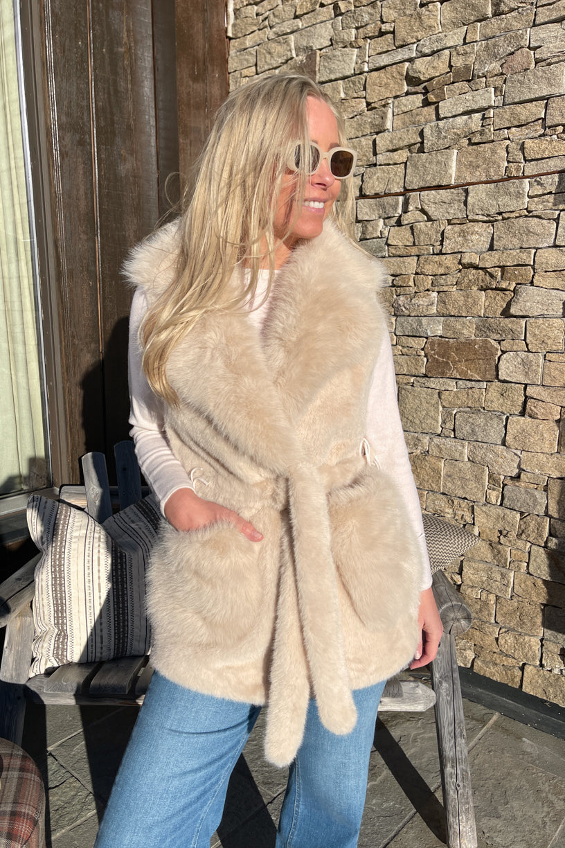 Astrid Fuskepels Vest Lys Beige