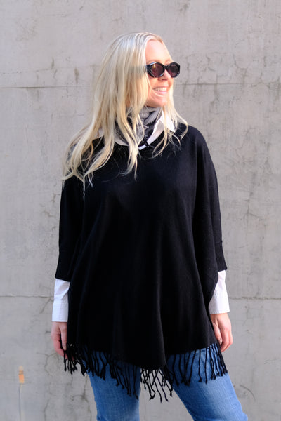 V-Neck Poncho Fringes Black