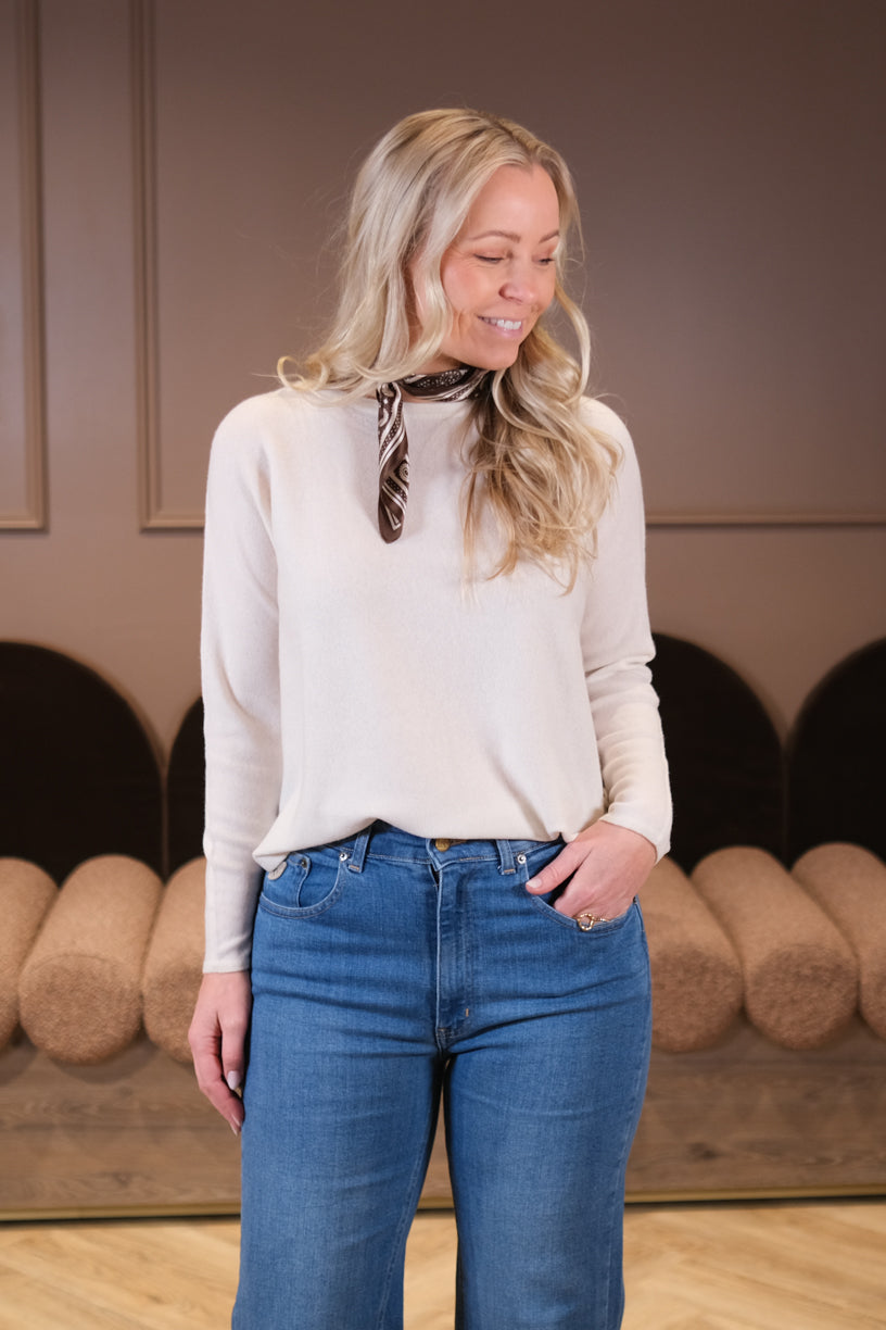 Curved Fringes Sweater White