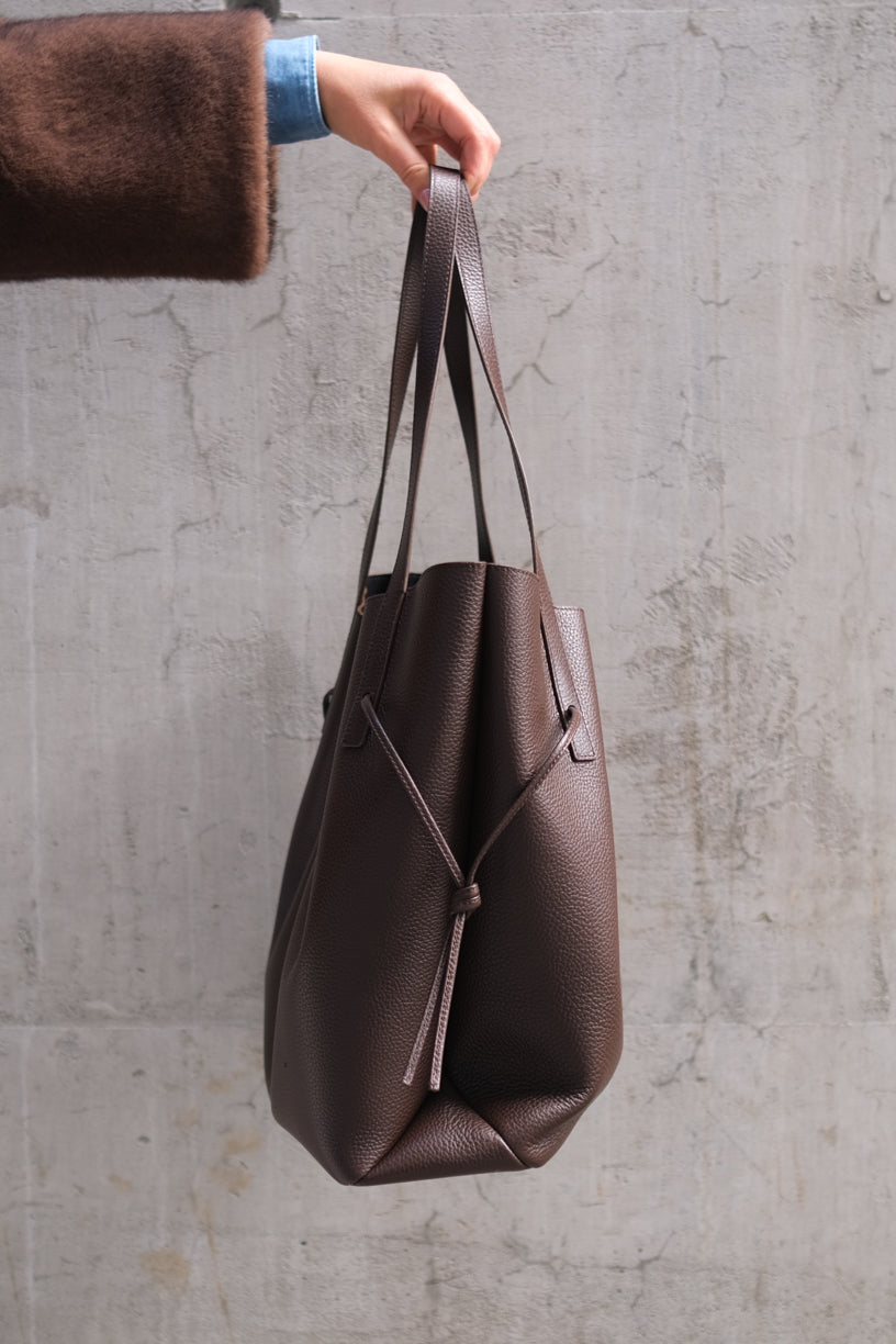 Scallop Tote Pebble Grain Leather Espresso