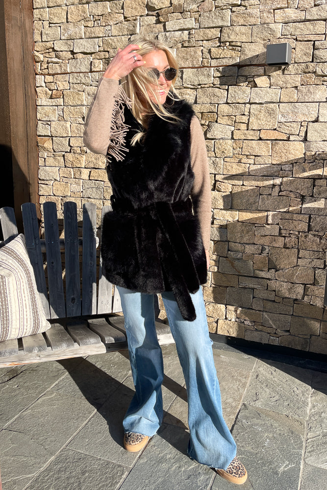 Astrid Fuskepels Vest Sort