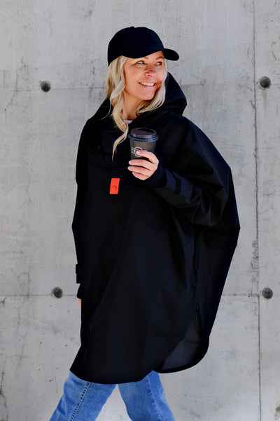 Bergen Poncho Black