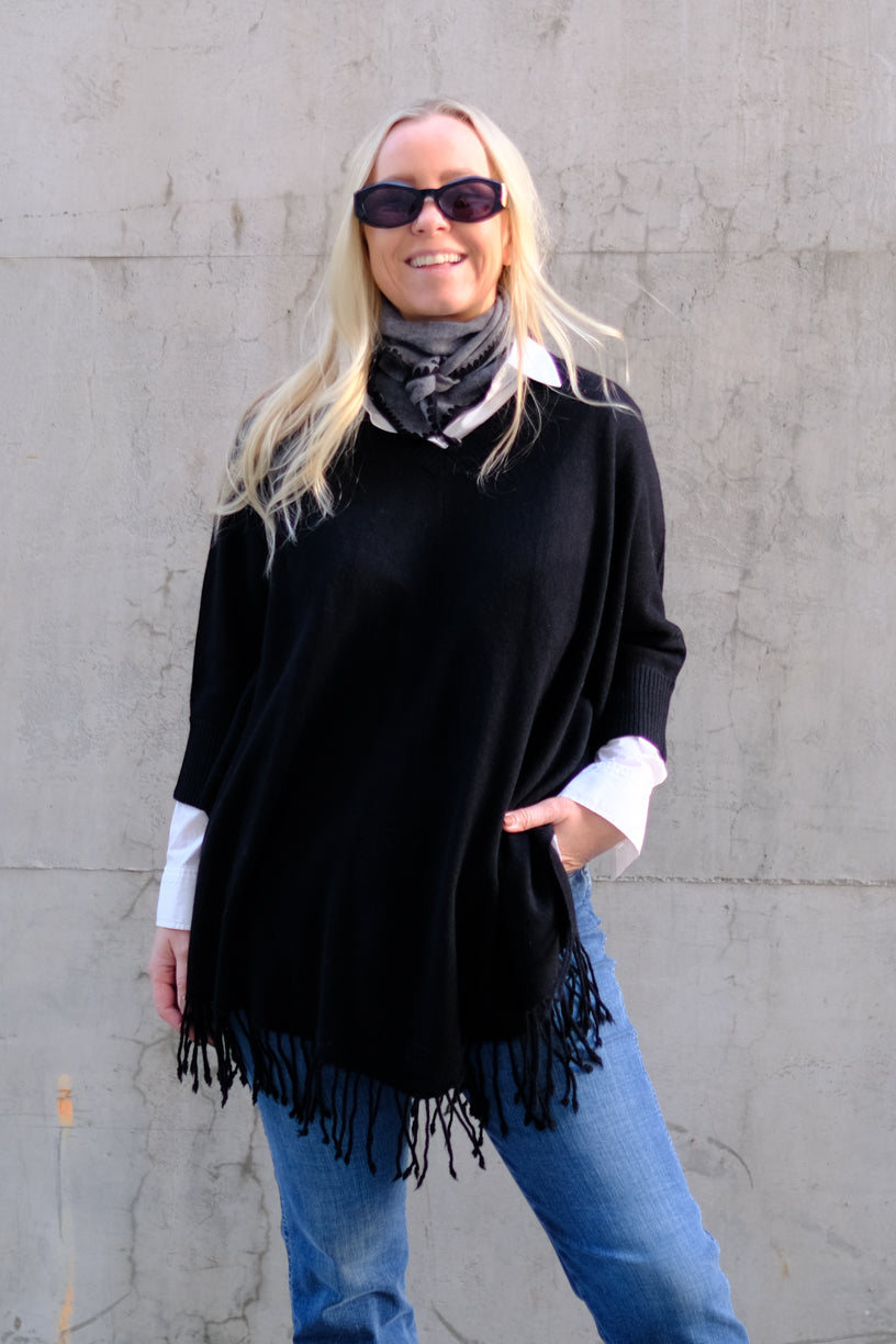 V-Neck Poncho Fringes Black