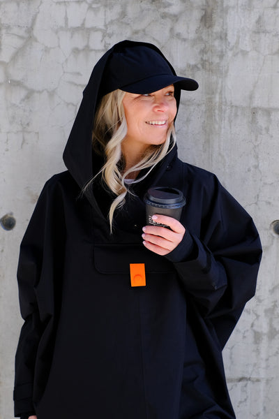 Bergen Poncho Black