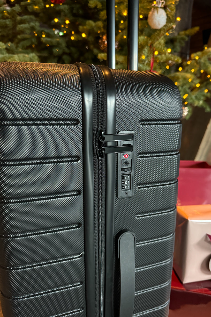 Day DXB 28" Suitcase Logo Black