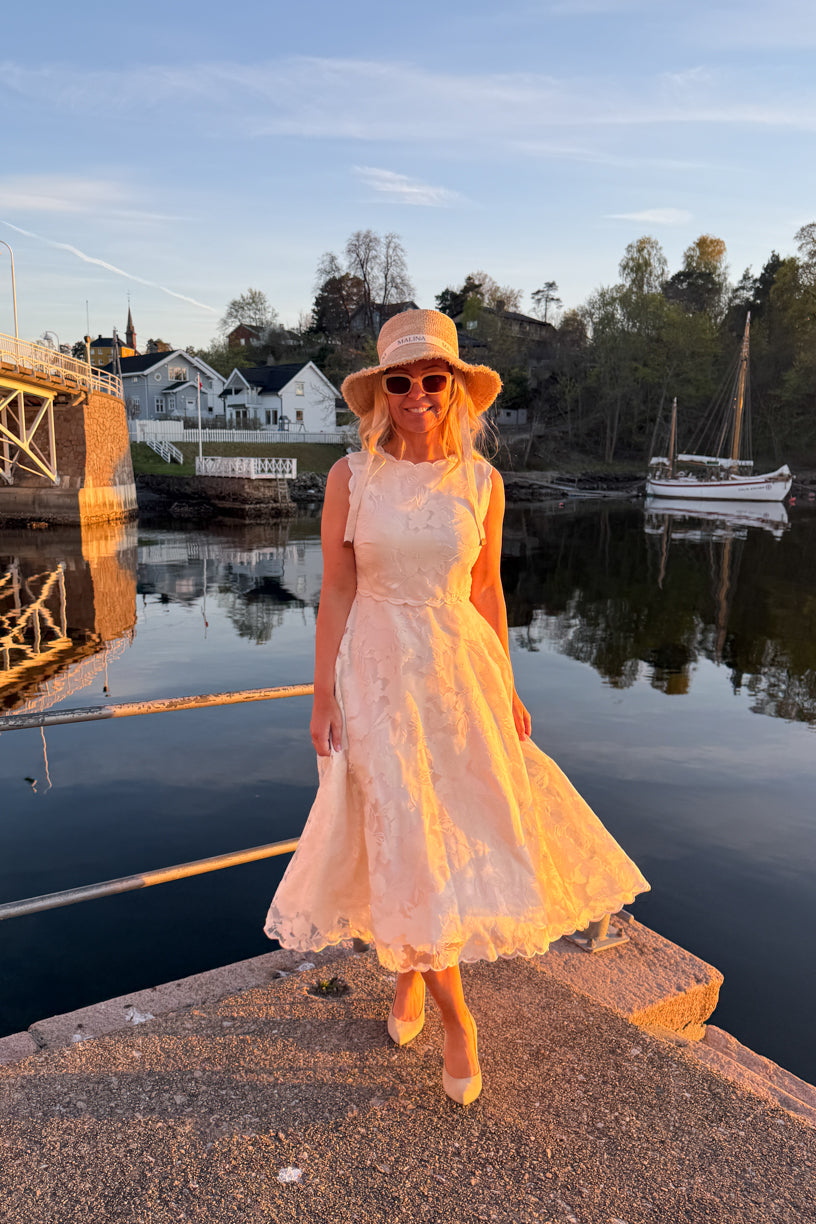 Elin Round Neck Lace Midi Dress Vanilla
