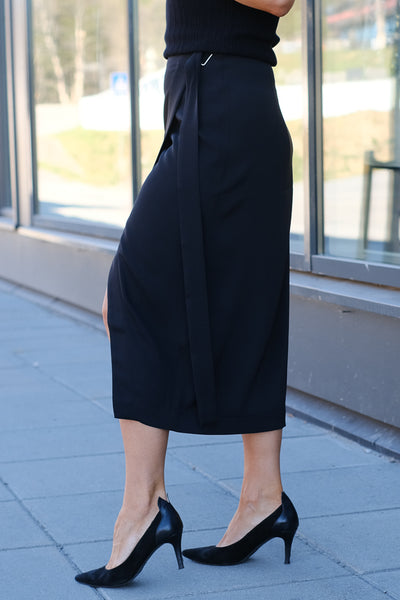 Brizo Crepe Skirt Black