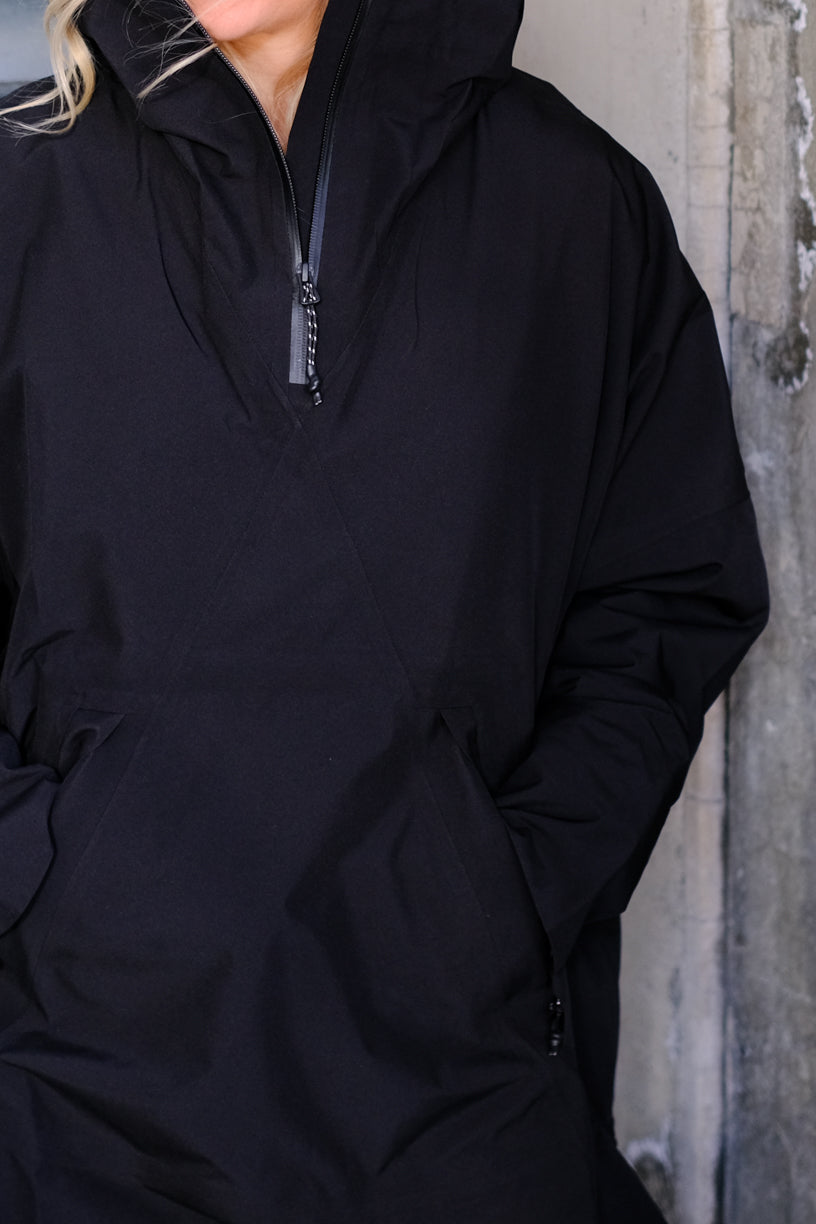 Aalesund Poncho Black