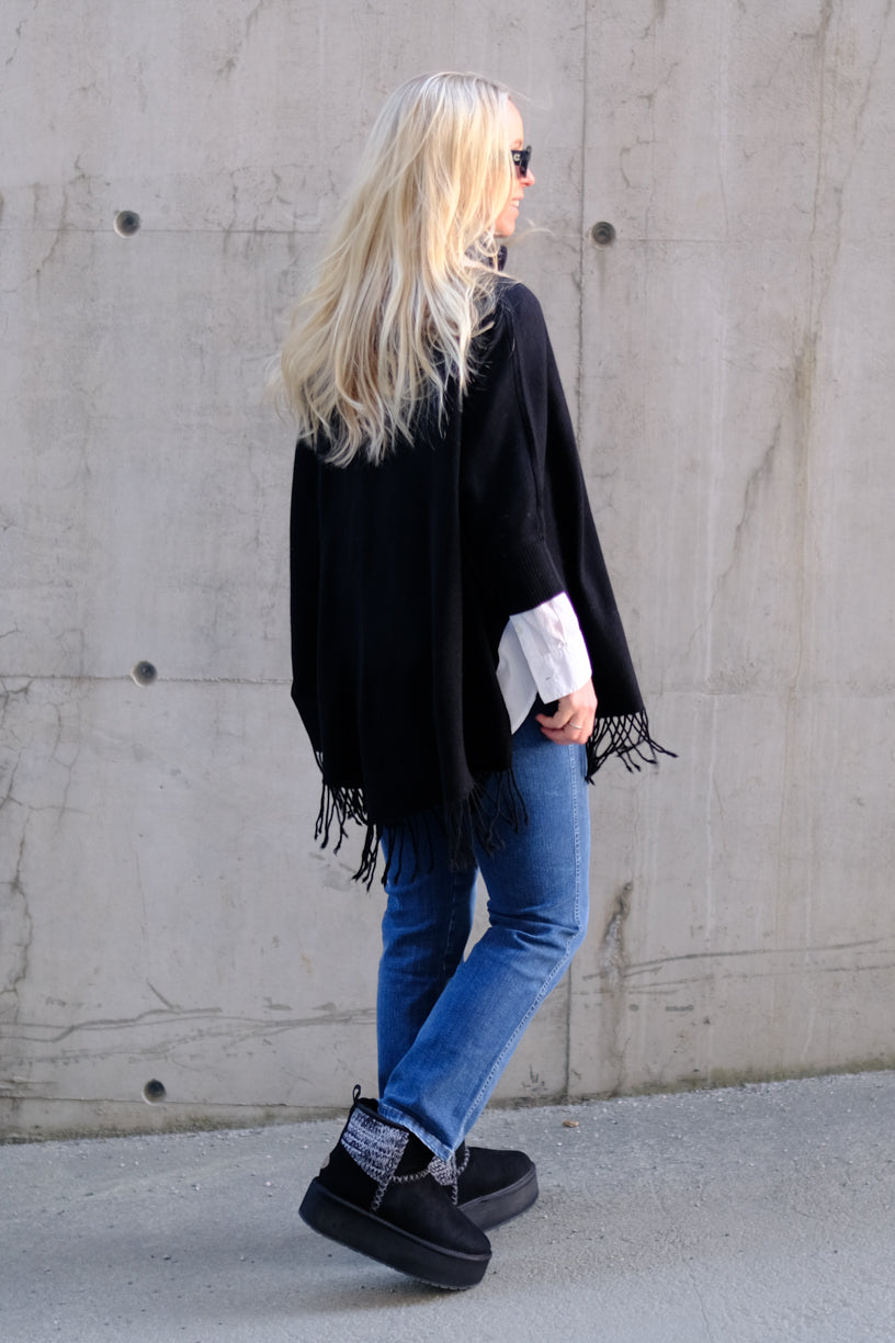 V-Neck Poncho Fringes Black