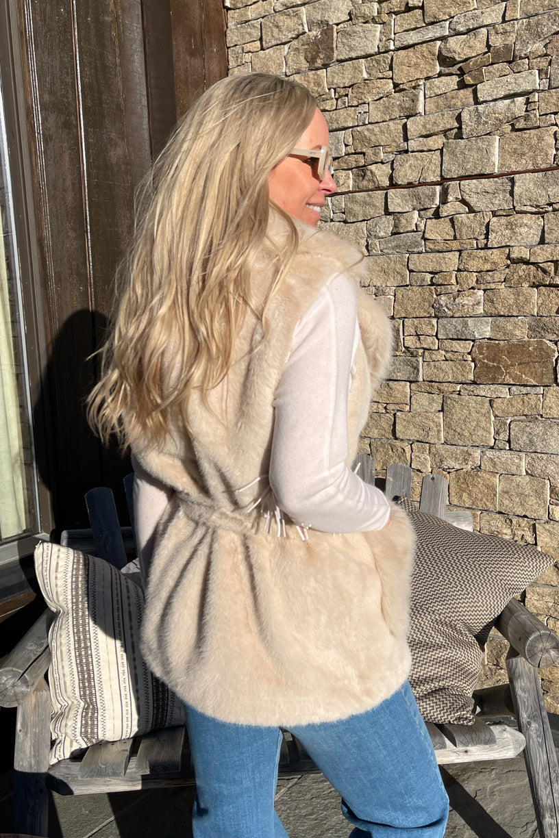 Astrid Fuskepels Vest Lys Beige
