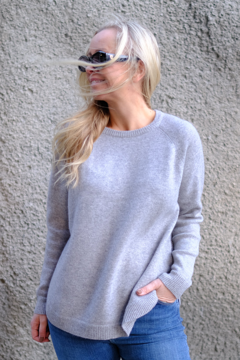 Raglan Curved Sweater Light Grey