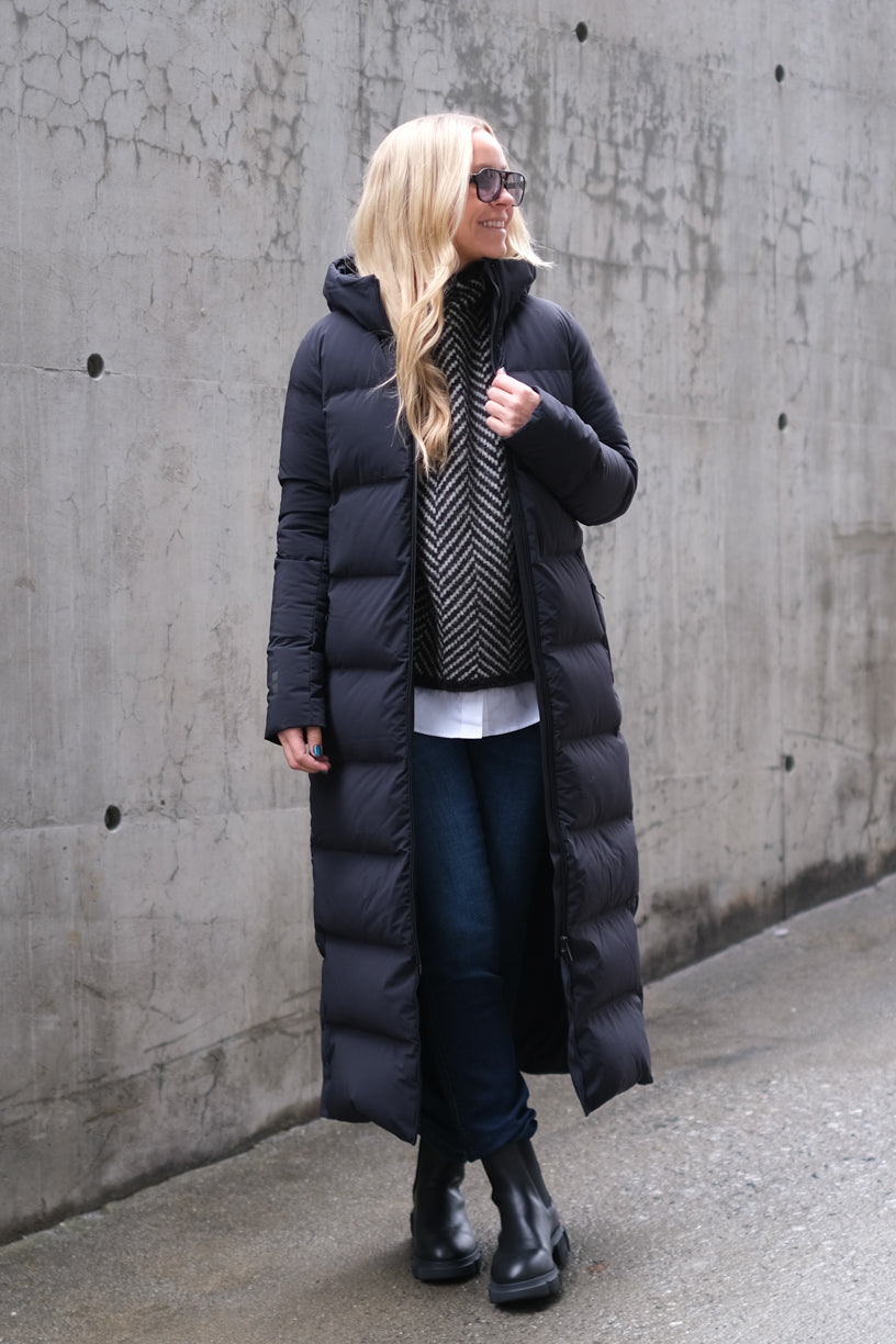 Infinity Down Coat Black