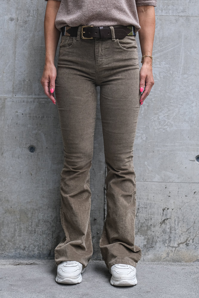 Raval Micro Cord Military Olive