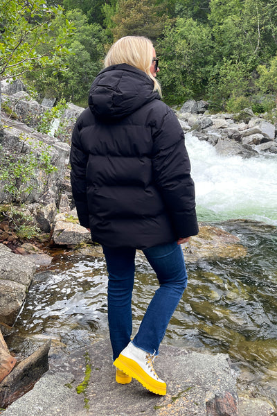 Besseggen Down Jacket Black